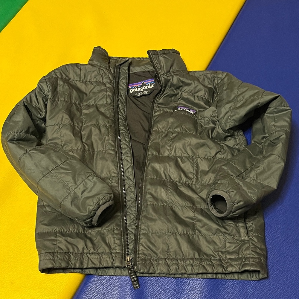 Patagonia Kids dark grey / almost black Jacket xs 5-6